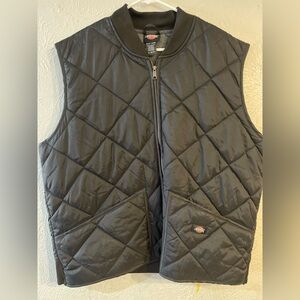 Dickies Men's Quilted Vest in Black